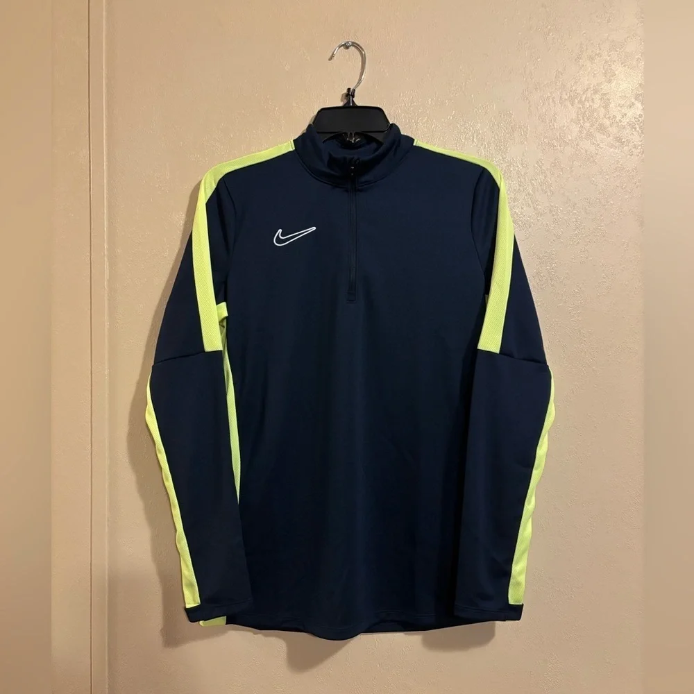 NWT Nike women’s Dri-Fit Academy 23 Drill Top sz S